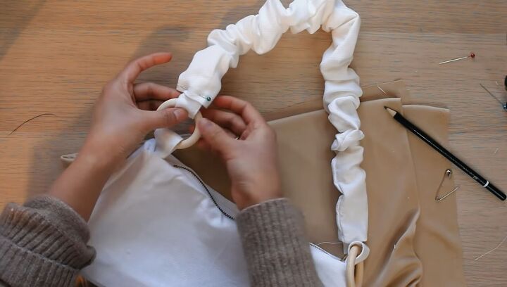 gorgeous scrunchie shoulder bag tutorial, Attaching strap
