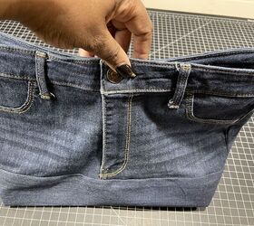 1 Pair Of Old Jeans Makes A Great DIY Tote | Upstyle