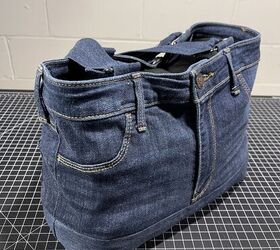 1 Pair Of Old Jeans Makes A Great DIY Tote