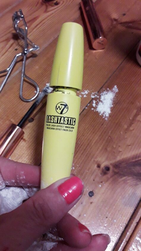 unbelievable hack will have everyone asking if your lashes are fake