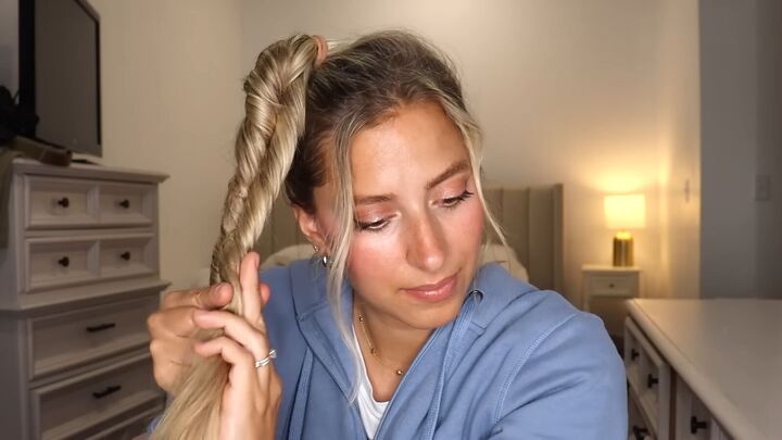 4 pretty messy high bun hairstyle ideas, Creating twist bun hairstyle