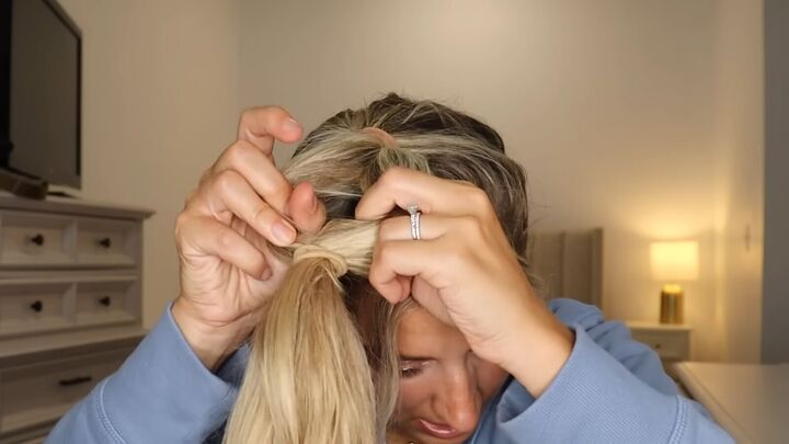 4 pretty messy high bun hairstyle ideas, Creating looped messy bun hairstyle