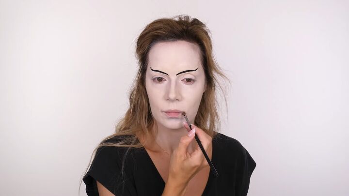 halloween bride of frankenstein makeup tutorial, Shading the lips