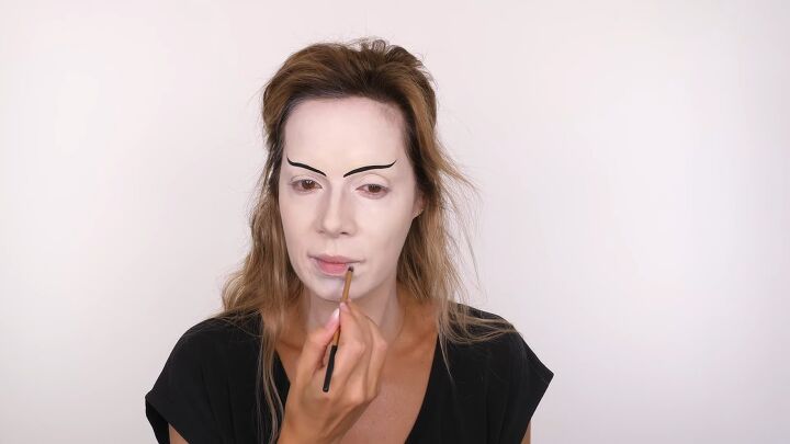halloween bride of frankenstein makeup tutorial, Blocking out lips