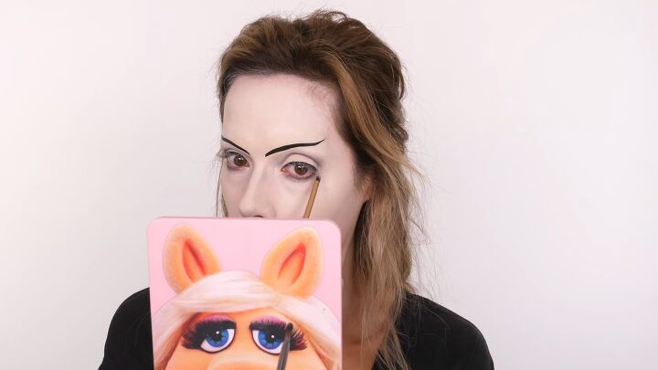 halloween bride of frankenstein makeup tutorial, Lining lower lash line