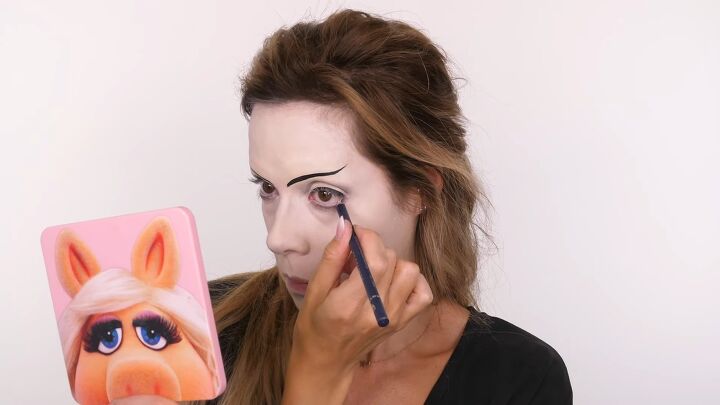 halloween bride of frankenstein makeup tutorial, Applying white eyeliner