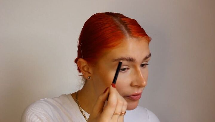easy 9 step minimal makeup tutorial, Filling in brows