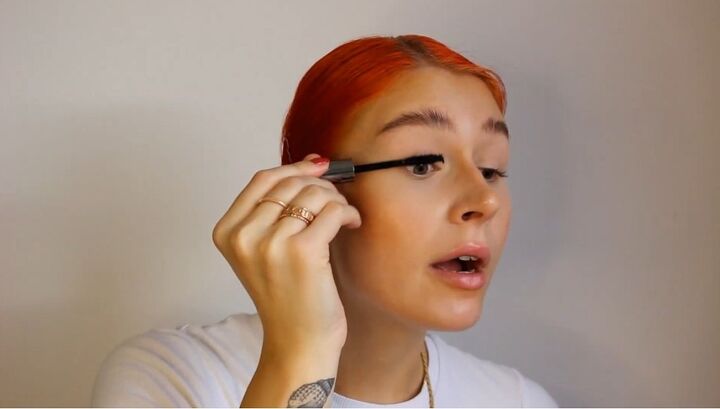 easy 9 step minimal makeup tutorial, Applying mascara