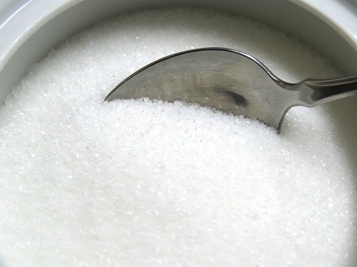 diy sugar scrub cubes with oatmeal for exfoliating, white granulated sugar