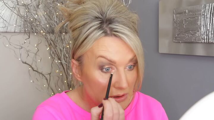 easy 5 minute eye makeup tutorial, Applying shadow under eyes