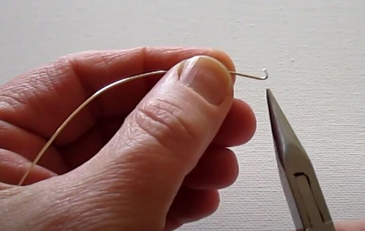diy jewelry tutorial how to make a pretty necklace pendant, Bending wire