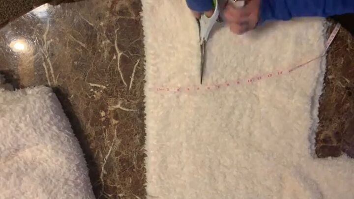 easy tutorial for a cozy half zip sherpa pullover, Measuring fabric