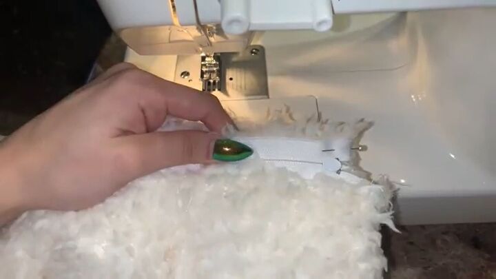 easy tutorial for a cozy half zip sherpa pullover, Sewing the zipper