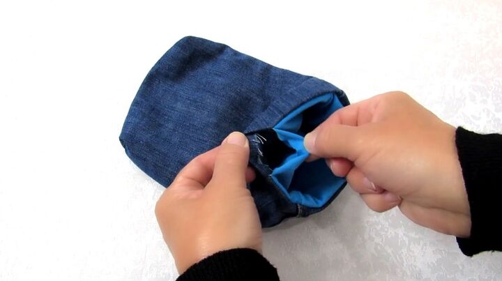 jeans upcycle cute and easy diy belt bag, Sewing the gap