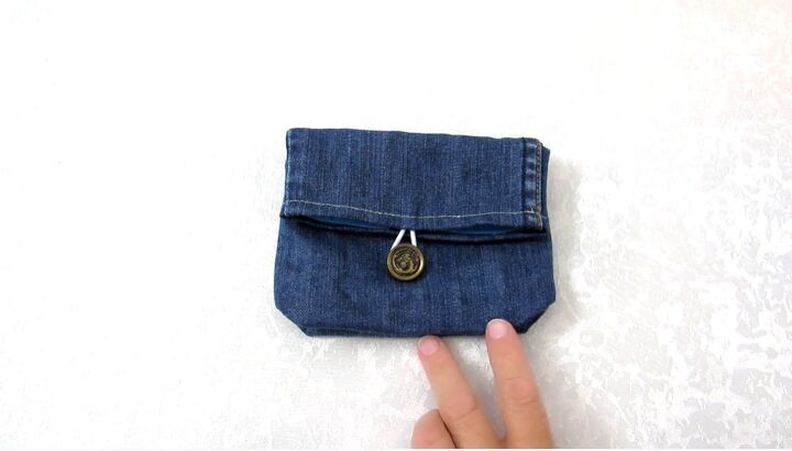 jeans upcycle cute and easy diy belt bag, Button on DIY belt bag