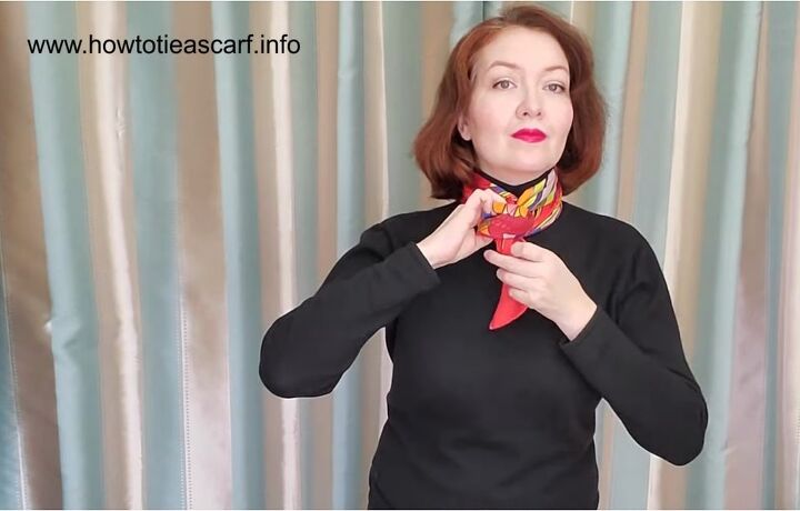 3 classy ways to wear a scarf with a turtleneck, Tie style scarf