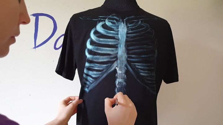 creepy butterflies in stomach x ray t shirt tutorial, Adding paint to spine