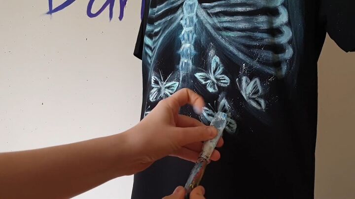 creepy butterflies in stomach x ray t shirt tutorial, Splattering t shirt
