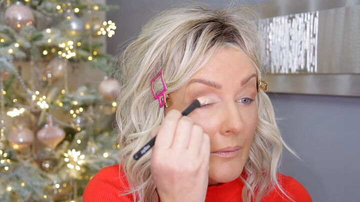 gorgeous 5 minute eye makeup tutorial, Adding brown shimmer