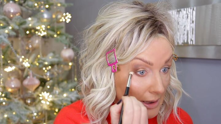 gorgeous 5 minute eye makeup tutorial, Adding eyeshadow beneath eyes