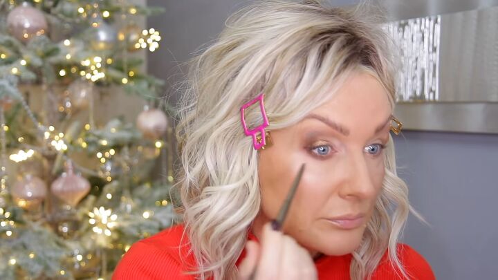 gorgeous 5 minute eye makeup tutorial, Applying eyeliner