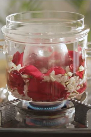how to make jasmine and rose water for super shiny hair, Preparing to simmer mixture