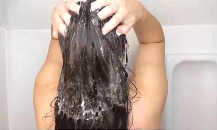 how to deep condition curly hair, Shampooing hair