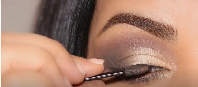3 easy eyeshadow tutorials for beginners, Adding more black eyeshadow