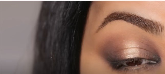 3 easy eyeshadow tutorials for beginners, Creating the spotlight