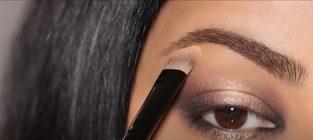 3 easy eyeshadow tutorials for beginners, Adding highlighter