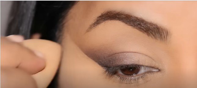 3 easy eyeshadow tutorials for beginners, Adding concealer