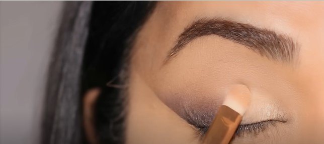 3 easy eyeshadow tutorials for beginners, Adding highlighter