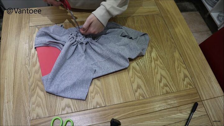 how to create an awesome diy fossil t shirt, Cutting final loop in half