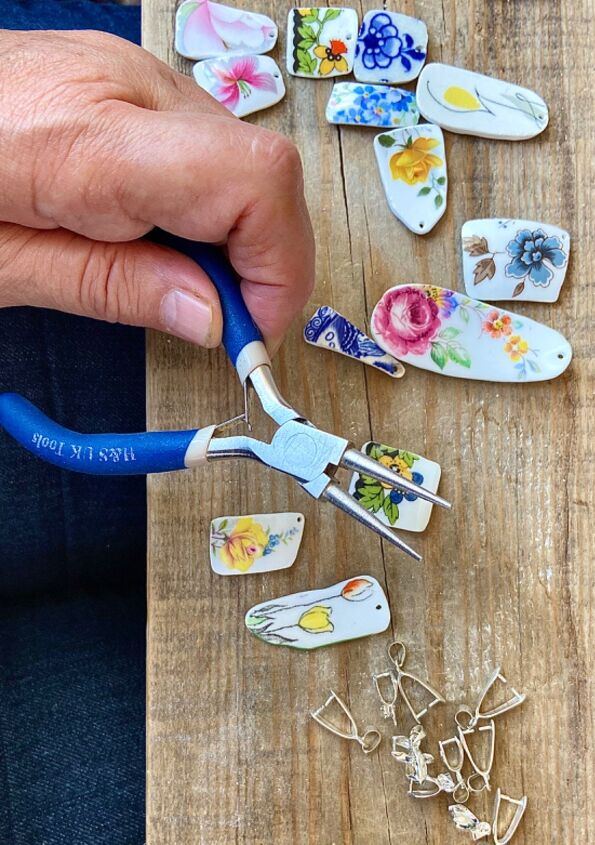 how to make a gorgeous pair of ceramic earrings from old broken mug, Round nosed pliers