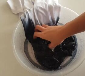how to diy last minute halloween t shirts, Dipping dyed shirt in vinegar