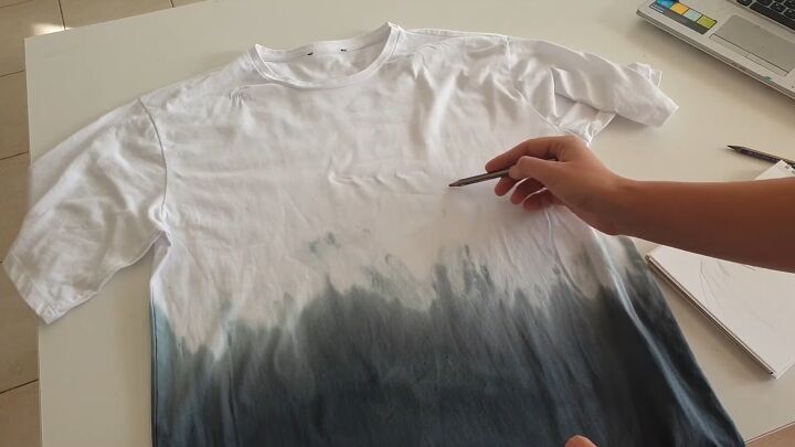 how to diy last minute halloween t shirts, Sketching design on t shirt