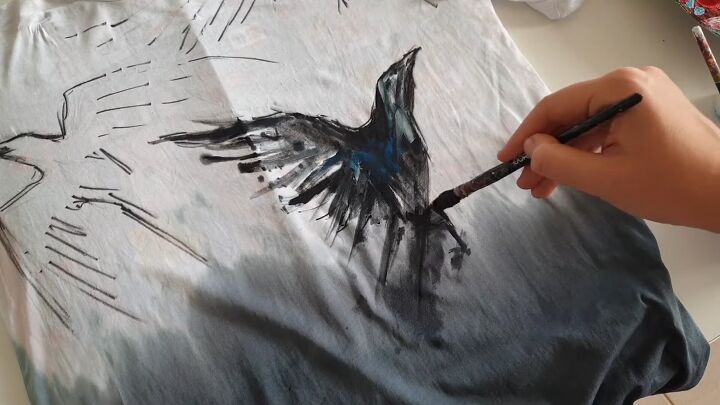 how to diy last minute halloween t shirts, Painting crows