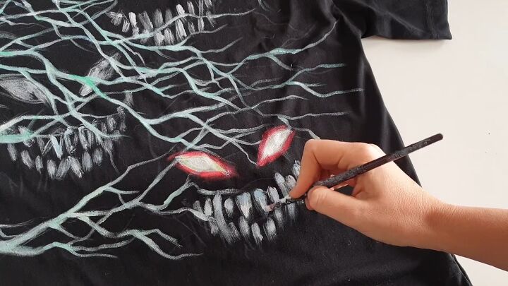 how to diy last minute halloween t shirts, Painting the teeth