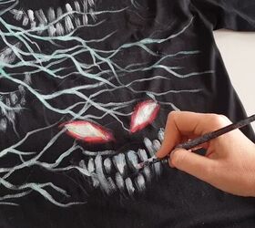 how to diy last minute halloween t shirts, Painting saliva