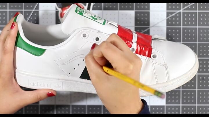 how to diy dupe gucci snake sneakers, Sketching the snake
