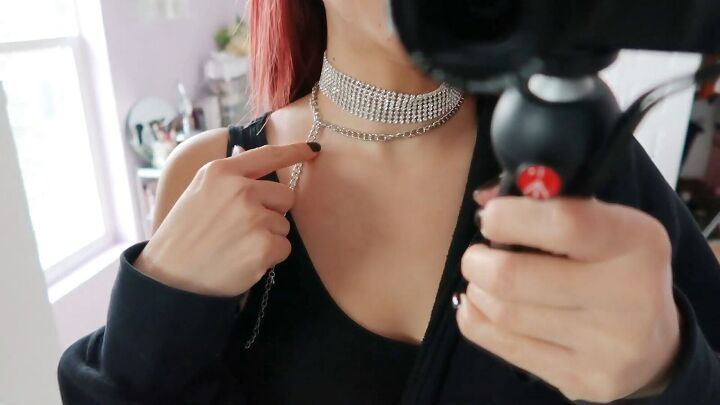 how to diy 3 cute designer dupe necklaces, Measuring chain to fit