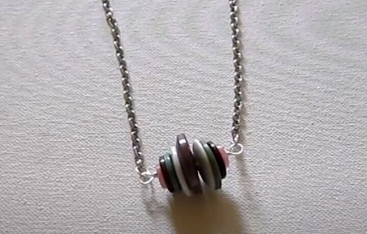 how to diy a cute and easy button necklace, Attaching the chain
