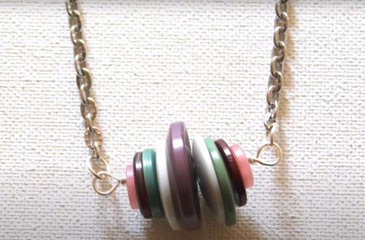 how to diy a cute and easy button necklace, DIY button necklace