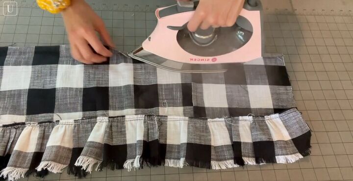 how to diy super cute tops from napkins, Making checked crop top