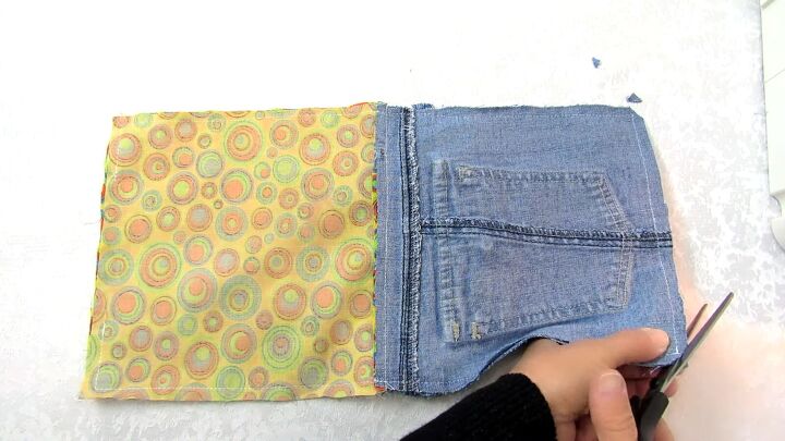 how to diy a cute crossbody jean bag, Trimming corners