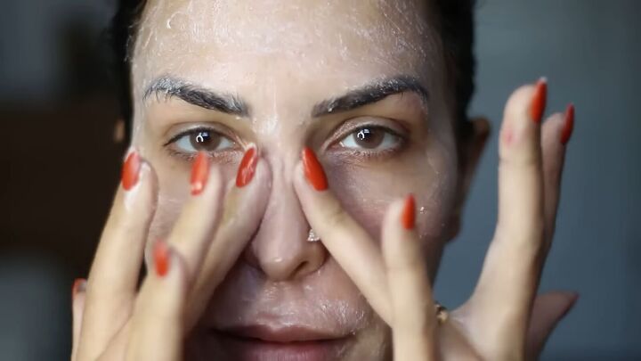 hot tips on how to look good without makeup, Applying exfoliant