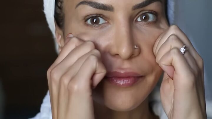 hot tips on how to look good without makeup, Pinching cheeks