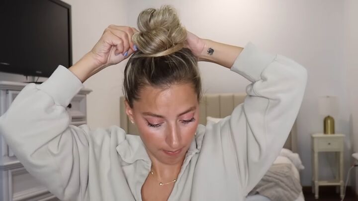 4 Cute And Easy 60 Second Hairstyles Upstyle 4 Cute And Easy 60 Second Hairstyles Upstyle