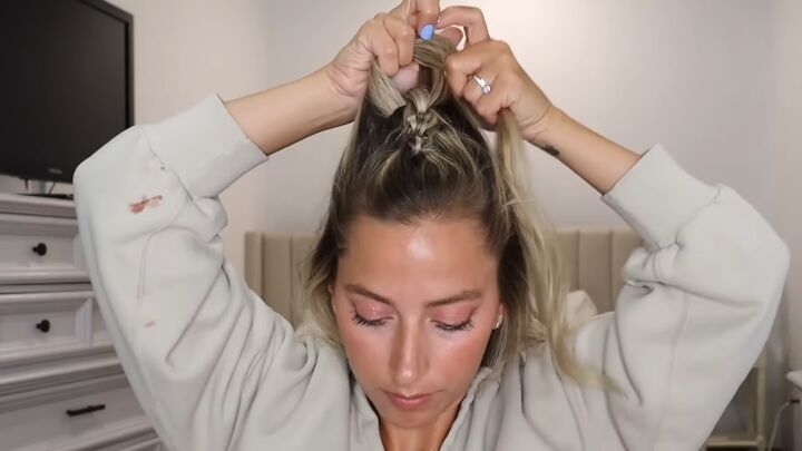4 Cute and Easy 60 second Hairstyles Upstyle 4 Cute and Easy 60 second Hairstyles Upstyle