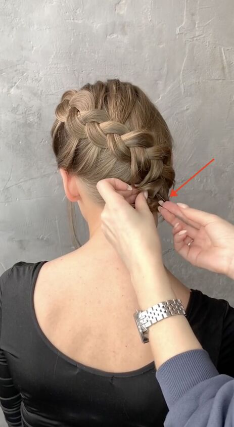 calling all brides we found your bridesmaid s hairstyle